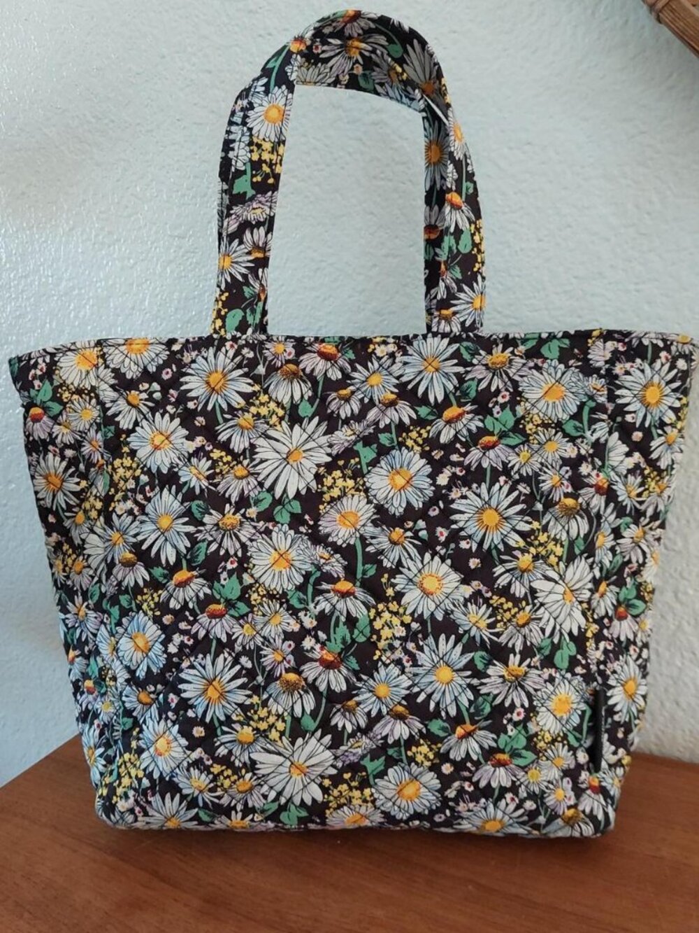 Daisies White pattern on the Vera Bradley Cotton Mini Vera Tote Bag lunch bag